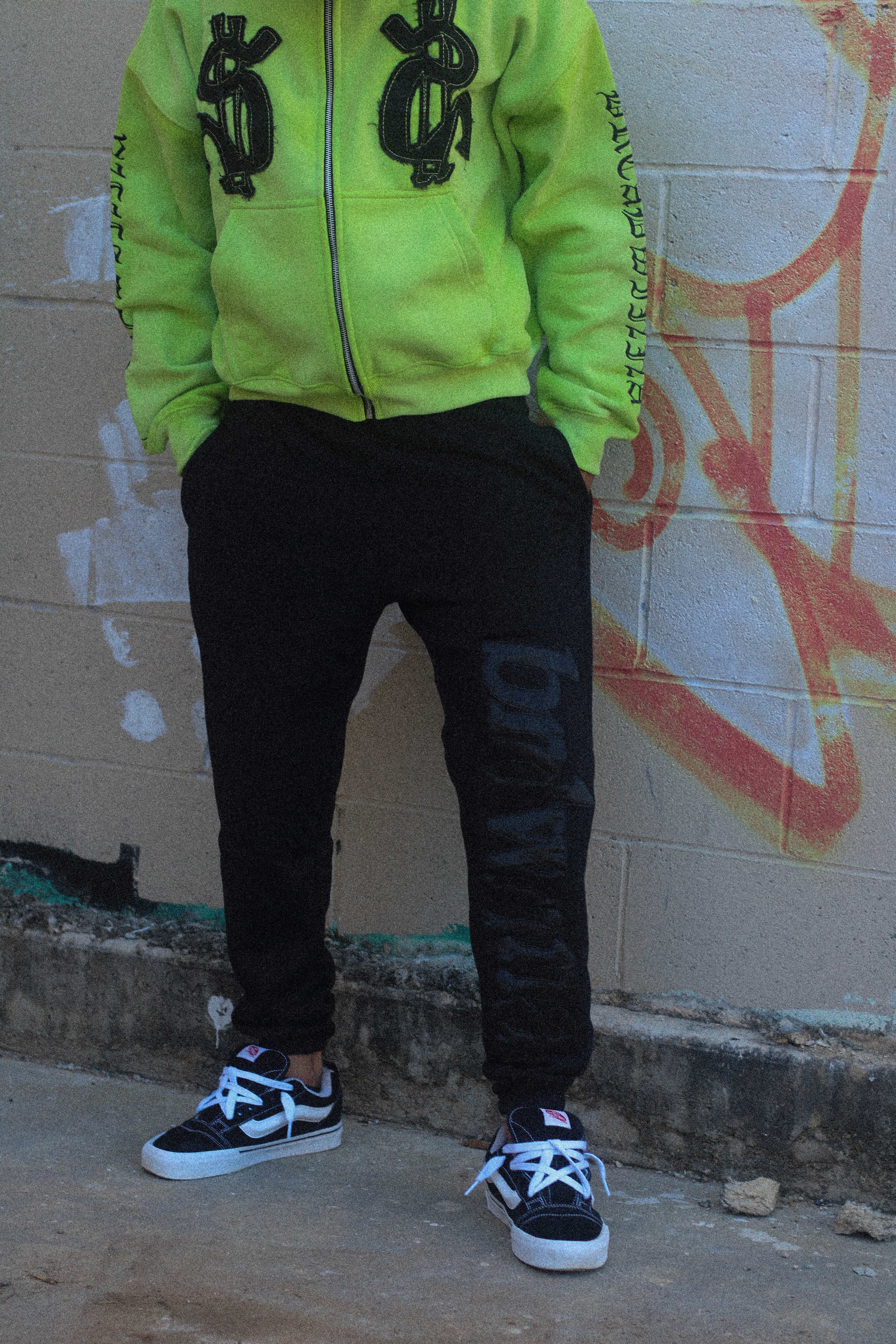 COZY APPLIQUÉ SWEATS